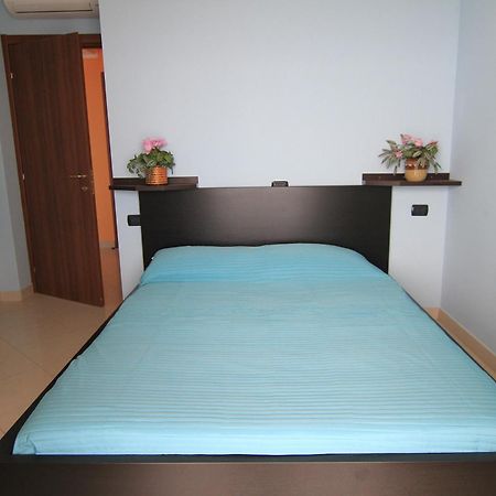 Apartamento Residenza Marina Riva Ligure Habitación foto