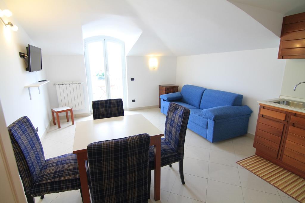 Apartamento Residenza Marina Riva Ligure Habitación foto